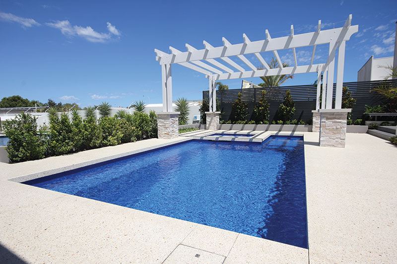 Saint-Remy fiberglass pool model with integrated pool and spa design
